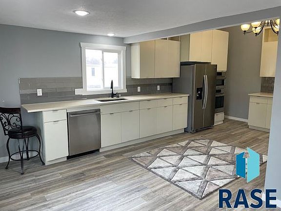 4th image of 503 S Maple St