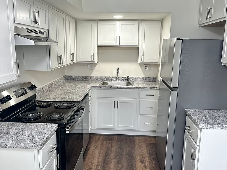 435 Hartford Sq — Photo 5