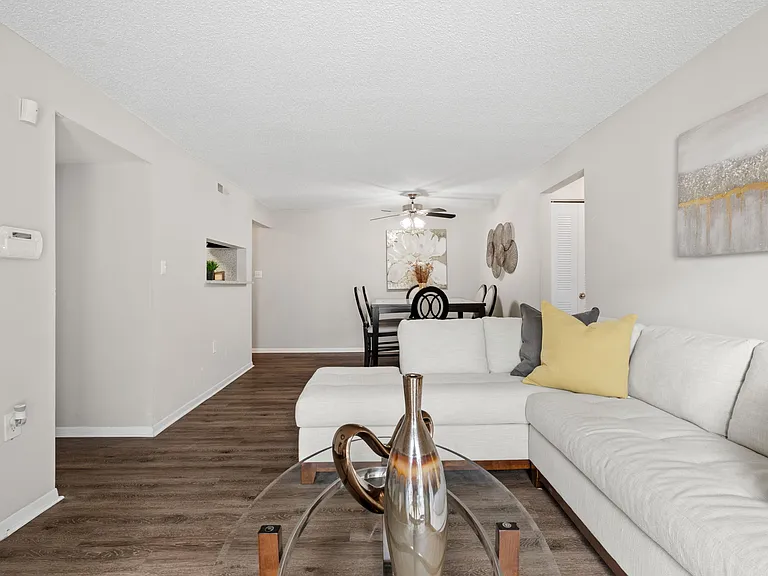 Hickory - 2 Bed / 2 Bath - 855 Sq.Ft.