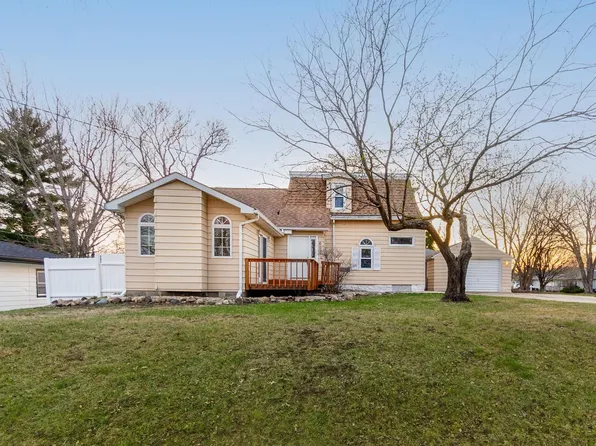 603 Division St, Cedar Falls, IA 50613