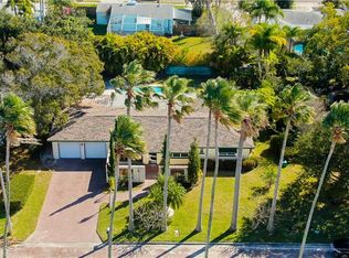 1577 Santa Barbara Dr, Dunedin, FL 34698