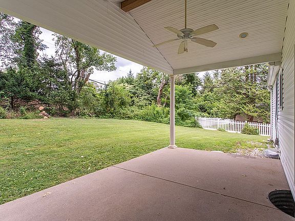 5th image of 102 Deer Ln