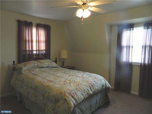 5th image of 9313 Outlook Ave