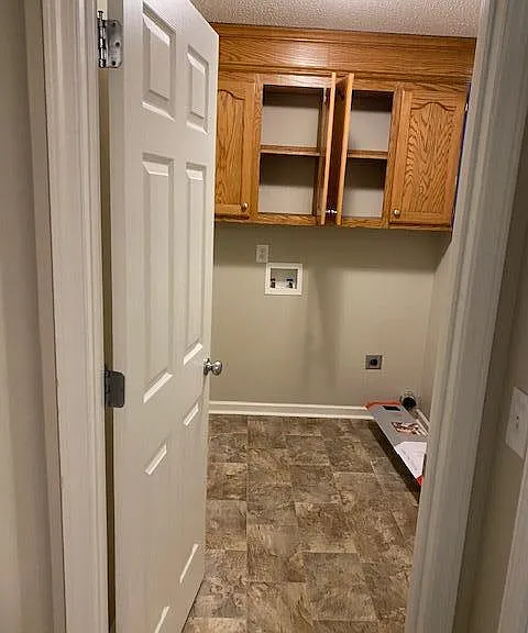 1261 Glastonbury Rd — Photo 11