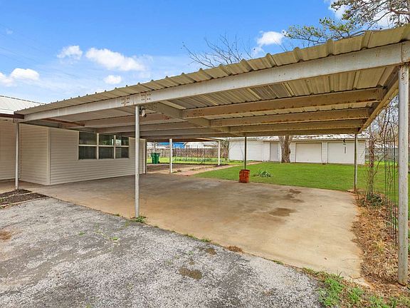 4th image of 2340 Harris Ln