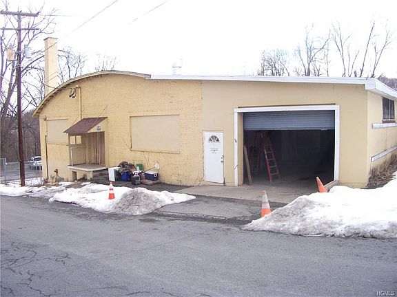3rd image of 110 W Main St