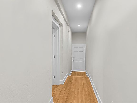 5th image of 137 Calhoun St
