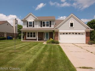6790 Chesterfield Dr, Waterford, MI 48327