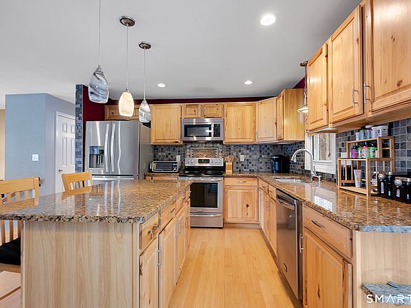 5th image of 69 Strawberry Hill Road