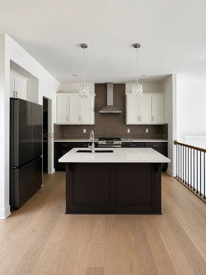4 bed, 3.0 bath, 2045 sqft, $3,100 — Photo 2