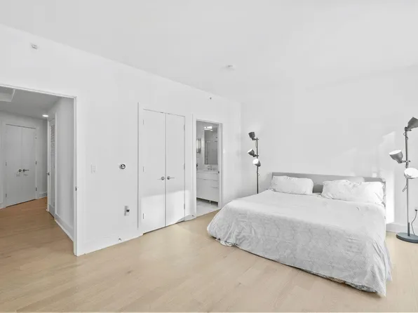 9 Avenue At Port Imperial image 21 of 27