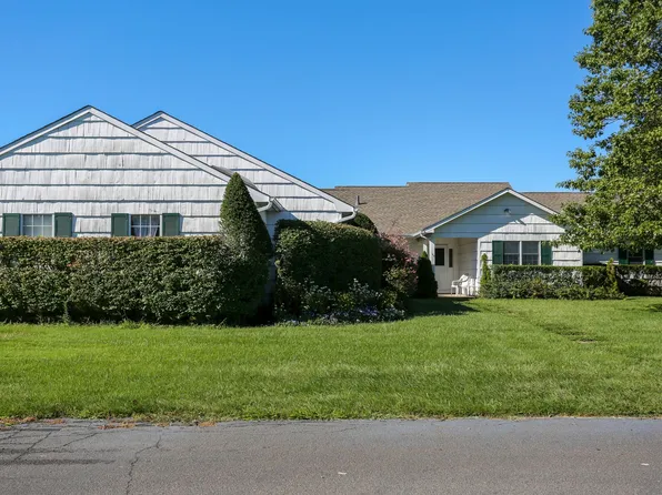 146 Saint Andrews Cir, Southampton, NY 11968