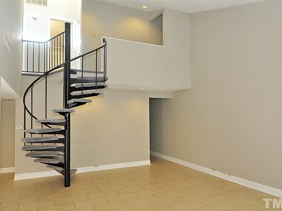 4th image of 903 E Franklin St #903