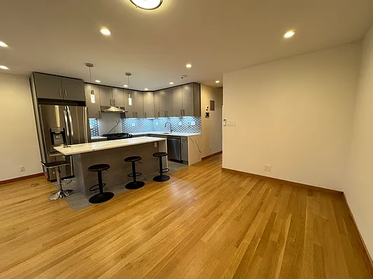 Rented by Capri Jet Realty Corp | media 2