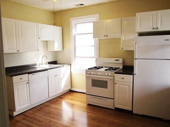 5th image of 4124 N Maplewood Ave #2