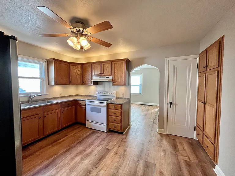 223 Linwood Ave NW — Photo 13