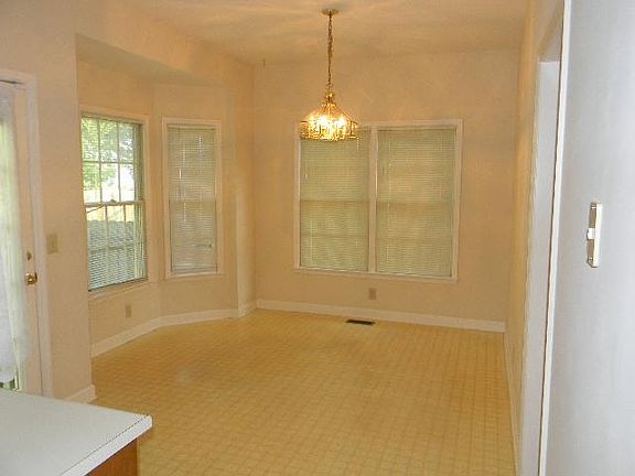 5th image of 304 Glenridge Ct