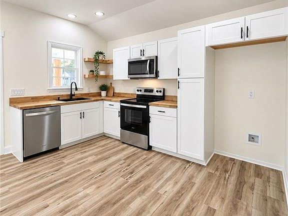 3rd image of 321 New St