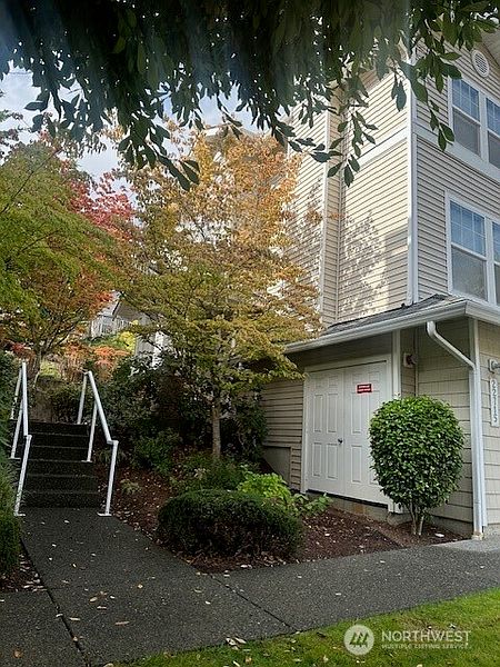 4th image of 22715 43rd Avenue S