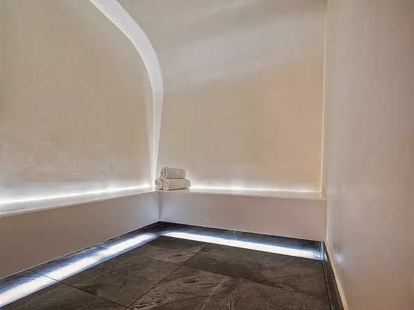 551 West 21st Street image 15 of 19