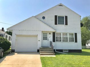 104 W Hale St, New Hampton, IA 50659