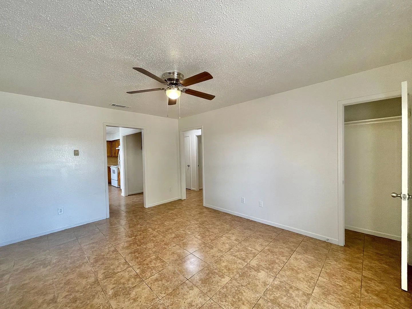 217 E. Beeline — Photo 3