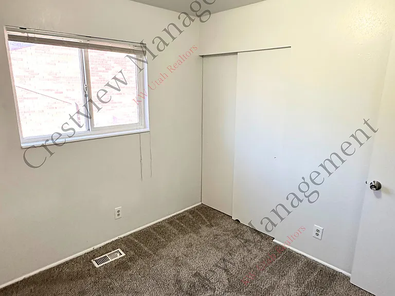 1214 Riverdale — Photo 7