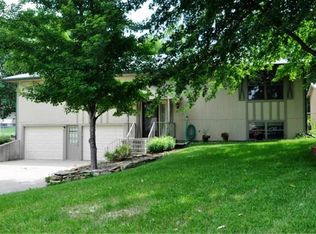 3324 SE Placid Ct, Topeka, KS 66605