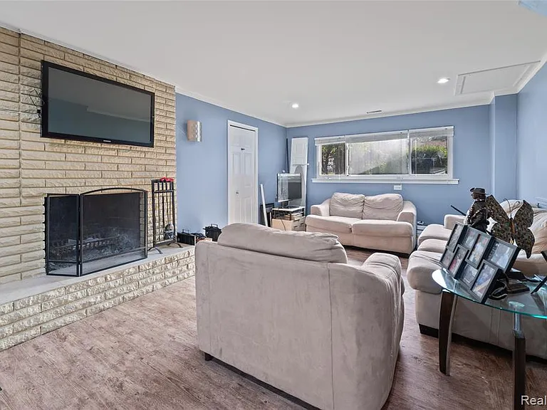 676 Sheffield Rd — Photo 10