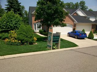 39428 Oakmont Ct, Northville, MI