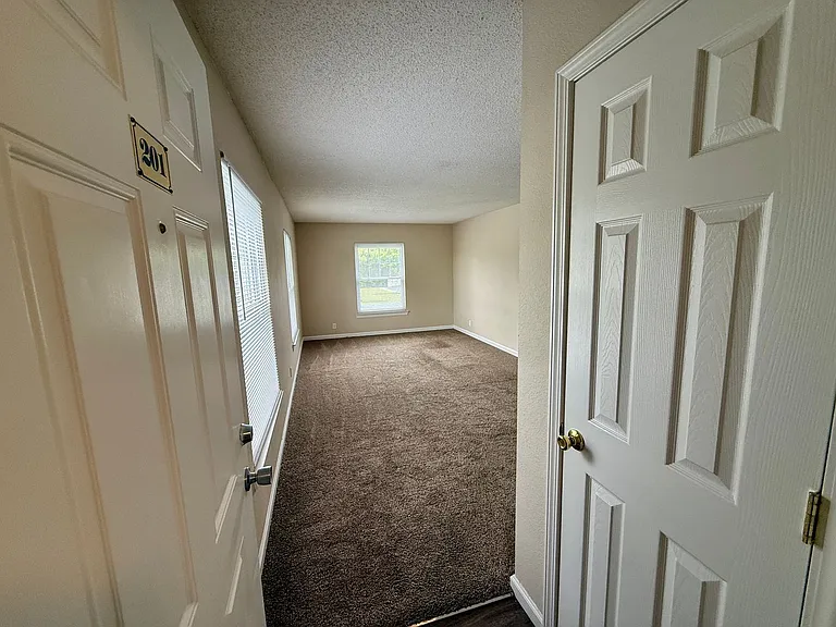1661 Sparta Hwy — Photo 3