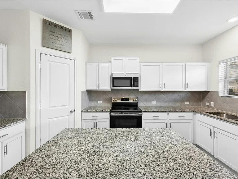513 Circle Way — Photo 8