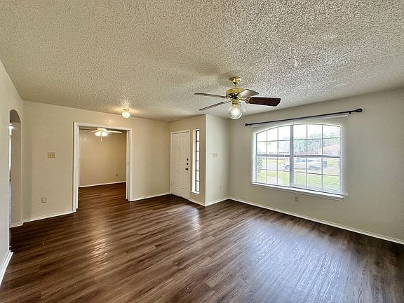 3rd image of 1307 Waterford Dr