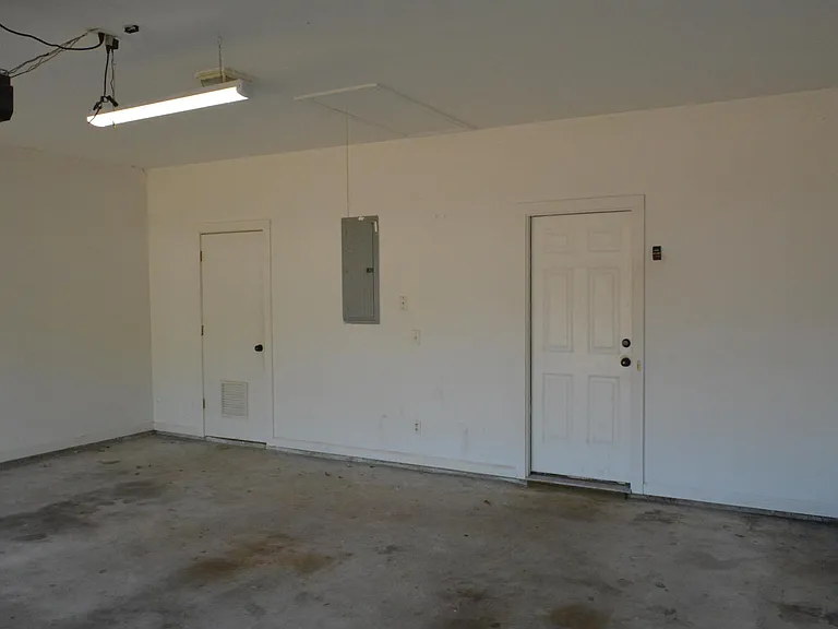 644 Huntington Dr — Photo 37