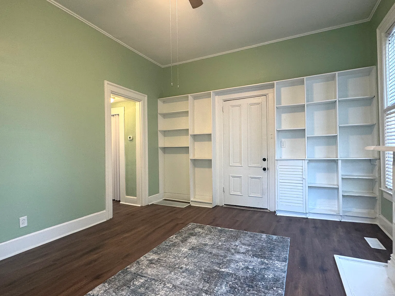 325 Chandler Ave — Photo 4