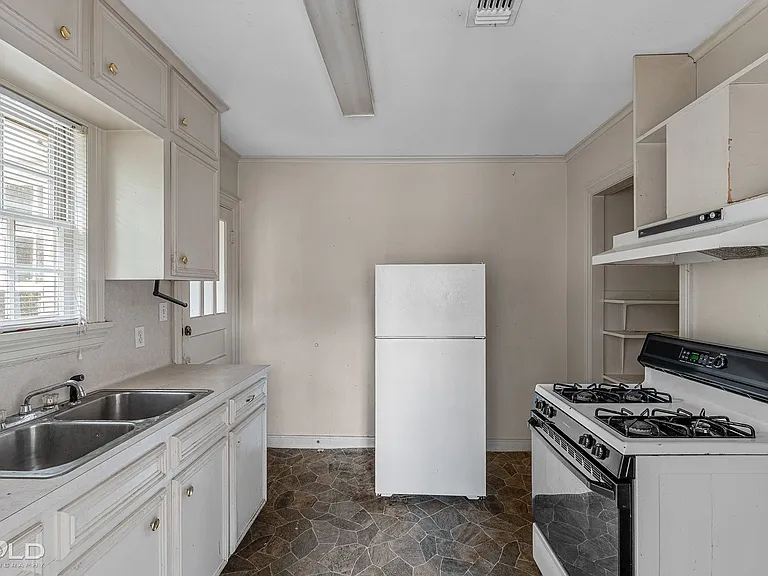 234 Boulevard St — Photo 11