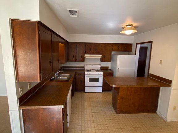 2nd image of 405 Manning Dr