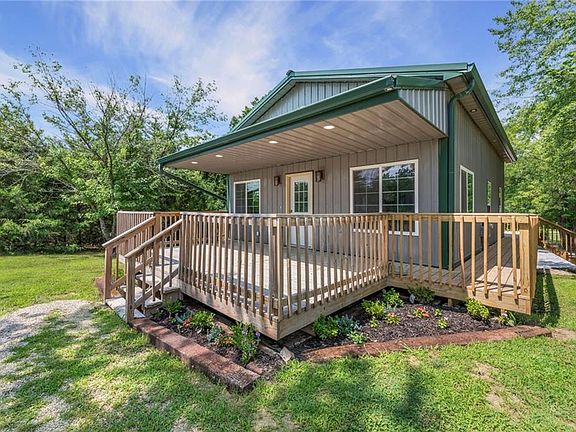 3rd image of 14820 Crystal Dr