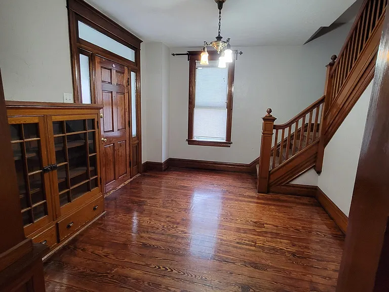 841 York St — Photo 2