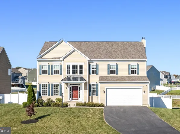 48 Bluebells Ct, Charles Town, WV 25414