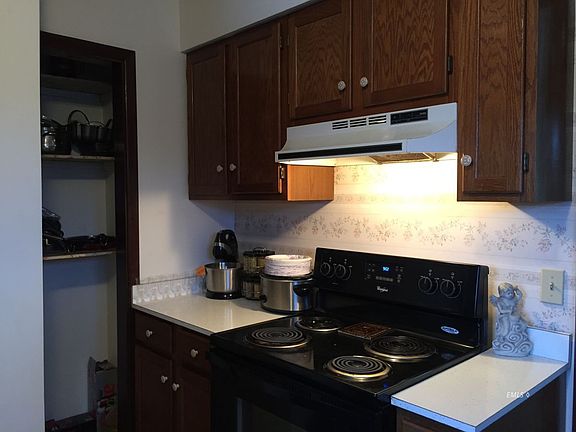 3rd image of 1011 Woodbury St