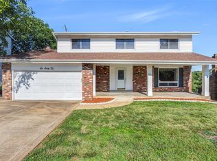 662 Greensleeves Dr, Fenton, MO