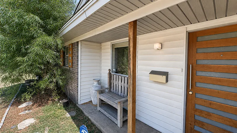 3 bed, 2.0 bath, 1229 sqft, $2,000 — Photo 2