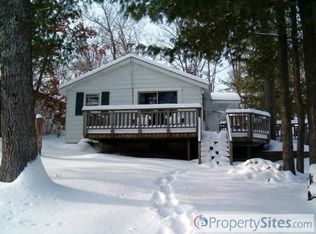 2540 Island Dr, Harrison, MI 48625