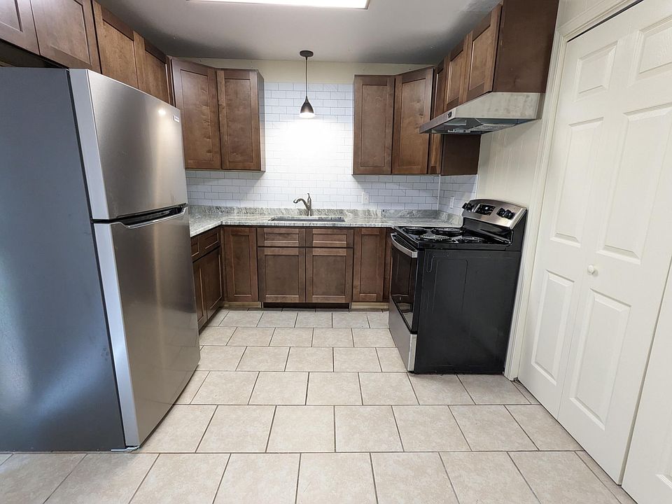 1st image of 2519 W C St