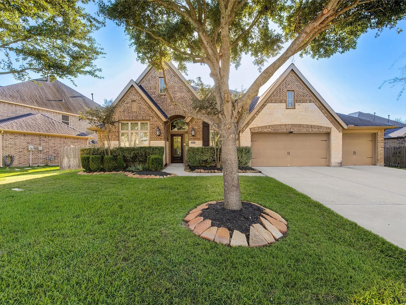 4 bed, 3.0 bath, 3319 sqft, $3,195 — Photo 2