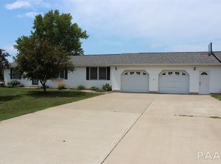 205 Falcon Dr, Green Valley, IL