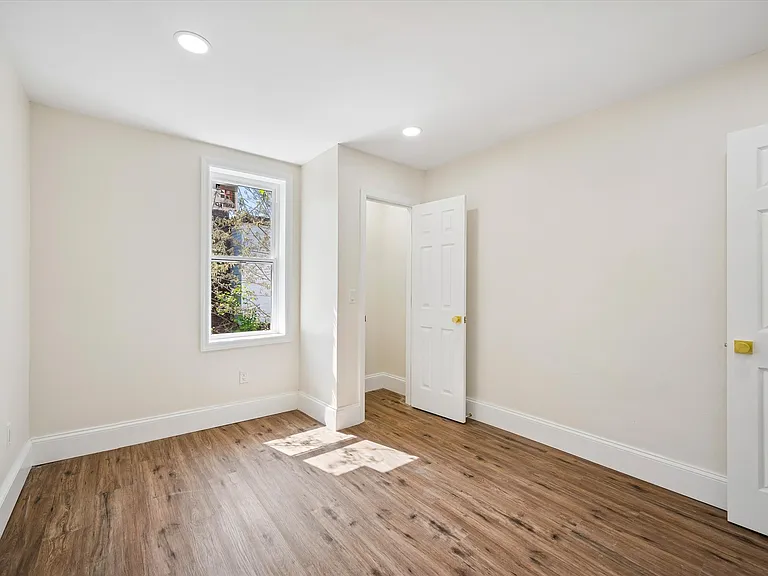5618 Malcolm St — Photo 18