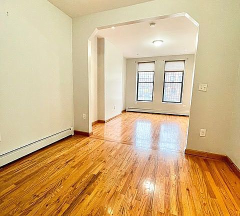 2nd image of 630 Park Pl #1R