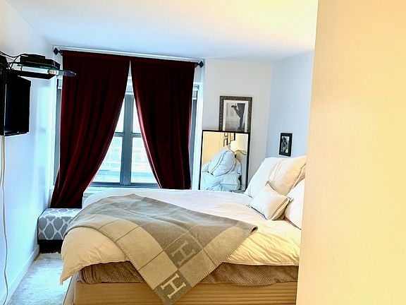 4th image of 279 E 44th St APT 9G